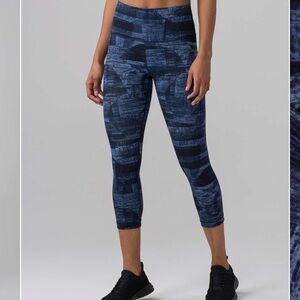 Lululemon Blue Wunder Under Crop High-Rise 21” Size 6